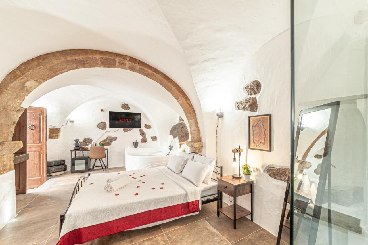 Romantic Loft With Jacuzzi In The Castle 卡斯特尔萨多 外观 照片