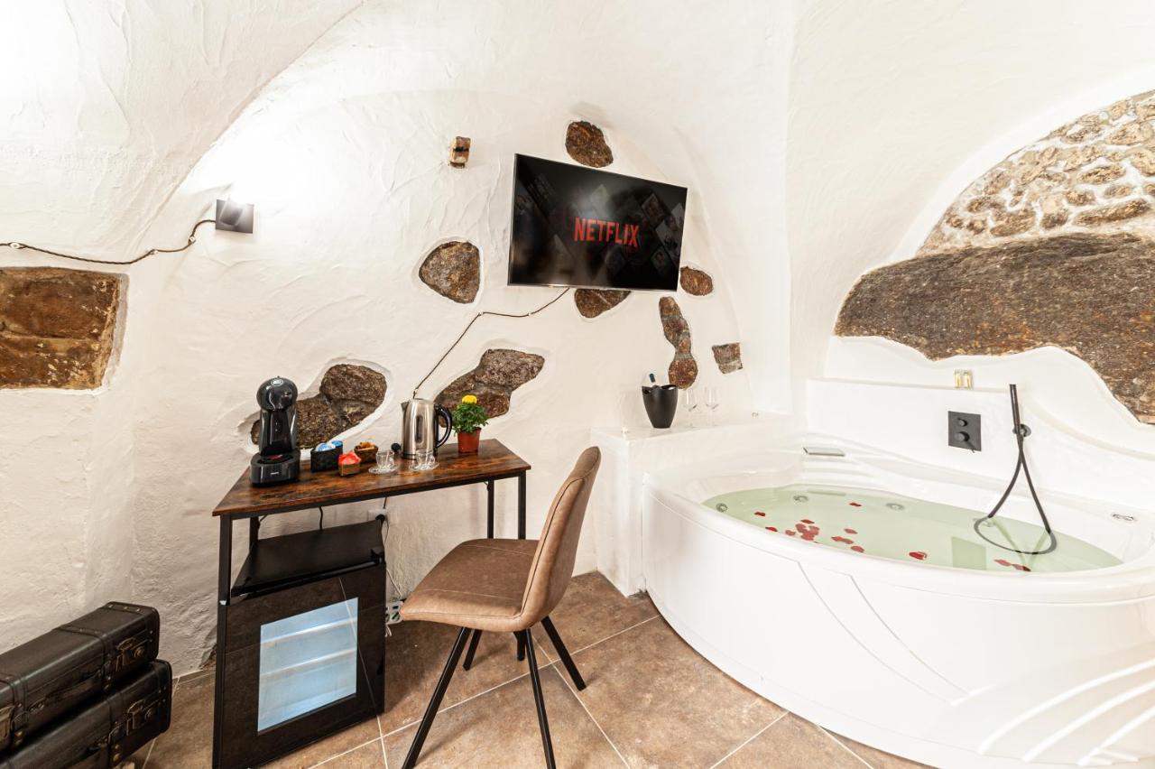 Romantic Loft With Jacuzzi In The Castle 卡斯特尔萨多 外观 照片